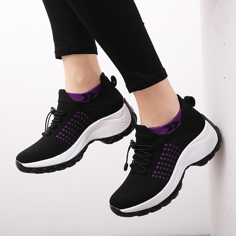 Comfortable women's shoes with air cushion support to reduce back and knee stress